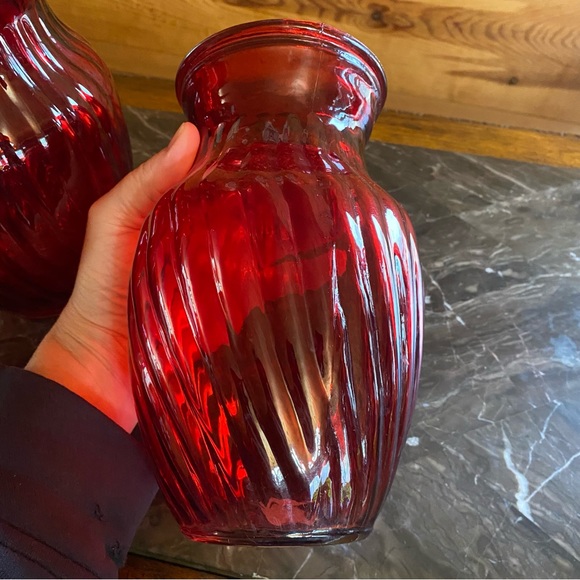 Two Gorgeous Glass Vases - Picture 9 of 11
